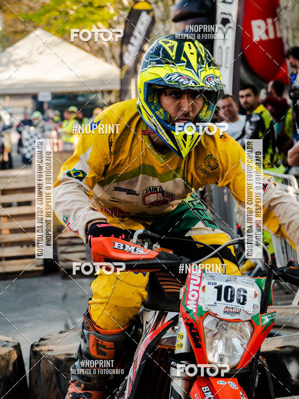 Buy your photos of the eventNight Track 2019 on Fotop