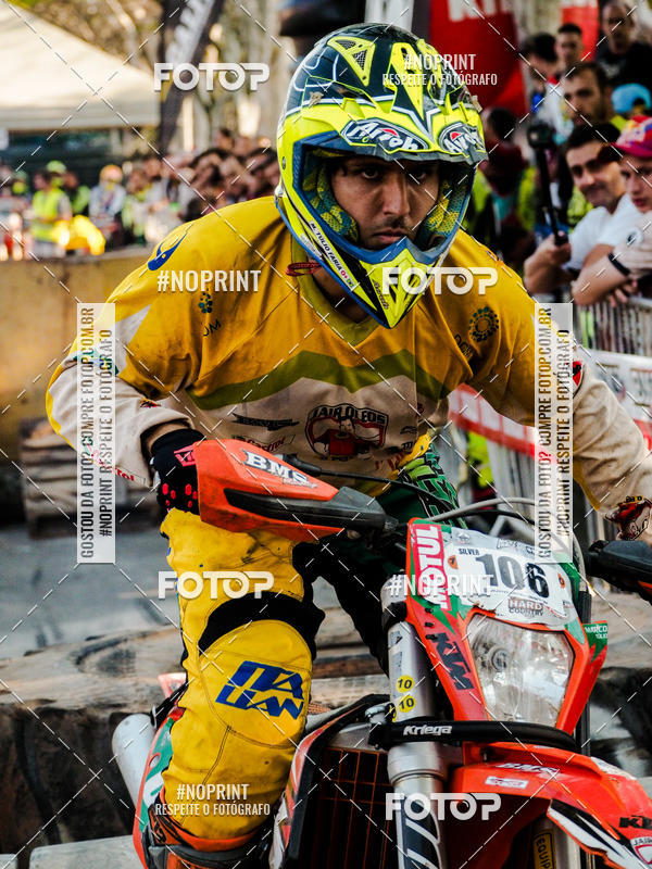 Buy your photos of the eventNight Track 2019 on Fotop