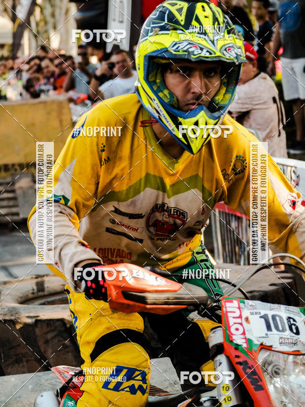 Buy your photos of the eventNight Track 2019 on Fotop