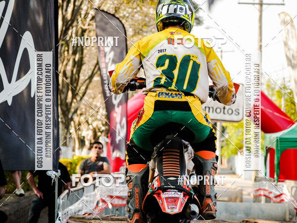 Buy your photos of the eventNight Track 2019 on Fotop