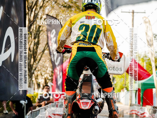 Buy your photos of the eventNight Track 2019 on Fotop