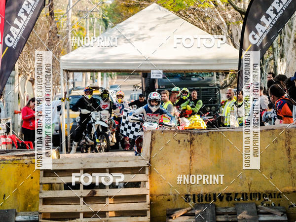 Buy your photos of the eventNight Track 2019 on Fotop