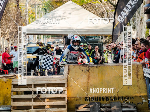 Buy your photos of the eventNight Track 2019 on Fotop