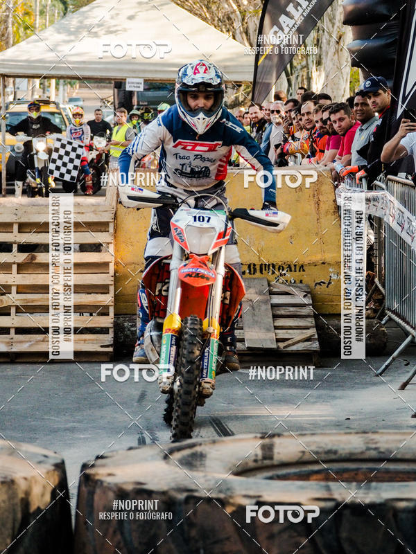 Buy your photos of the eventNight Track 2019 on Fotop