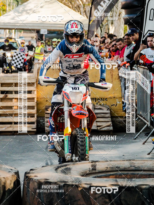 Buy your photos of the eventNight Track 2019 on Fotop