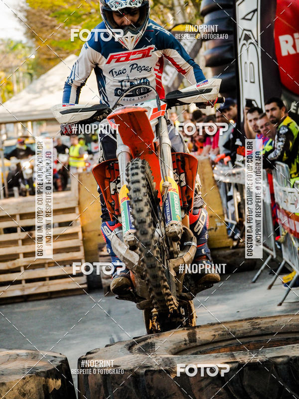 Buy your photos of the eventNight Track 2019 on Fotop