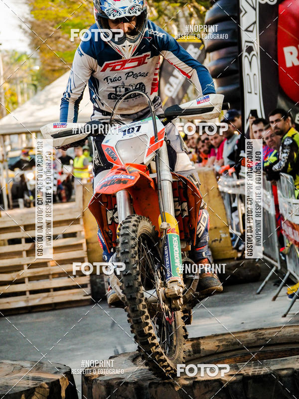 Buy your photos of the eventNight Track 2019 on Fotop