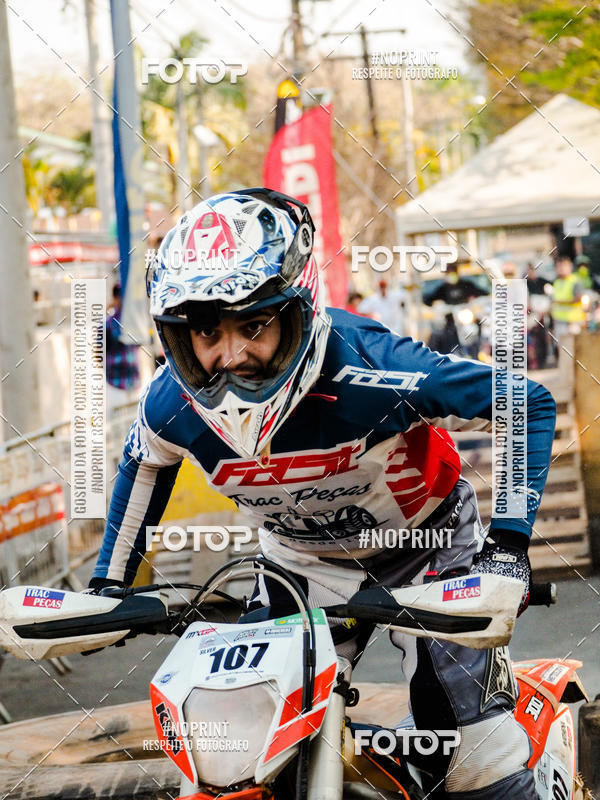 Buy your photos of the eventNight Track 2019 on Fotop