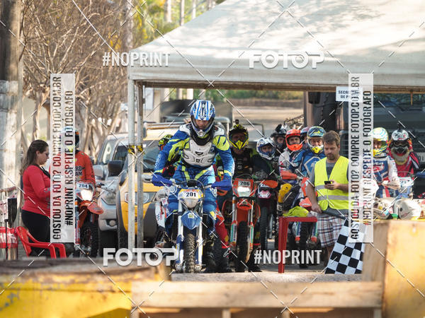 Buy your photos of the eventNight Track 2019 on Fotop