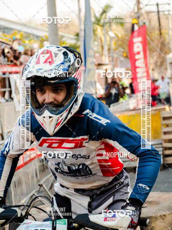 Buy your photos of the eventNight Track 2019 on Fotop