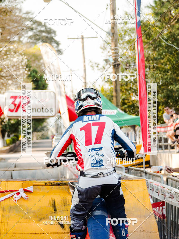 Buy your photos of the eventNight Track 2019 on Fotop