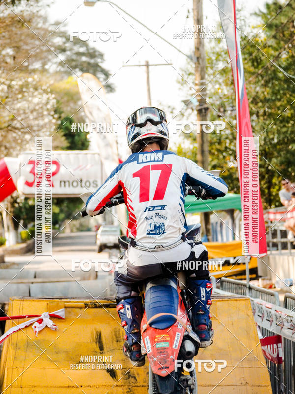 Buy your photos of the eventNight Track 2019 on Fotop