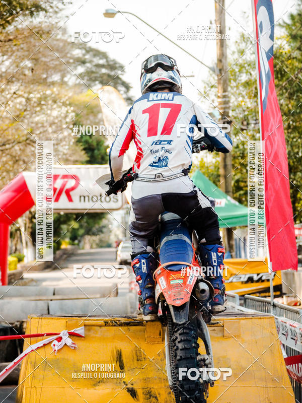 Buy your photos of the eventNight Track 2019 on Fotop