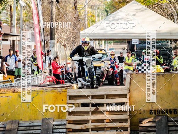 Buy your photos of the eventNight Track 2019 on Fotop