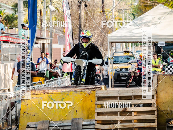 Buy your photos of the eventNight Track 2019 on Fotop