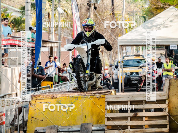 Buy your photos of the eventNight Track 2019 on Fotop