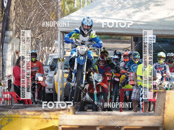 Buy your photos of the eventNight Track 2019 on Fotop