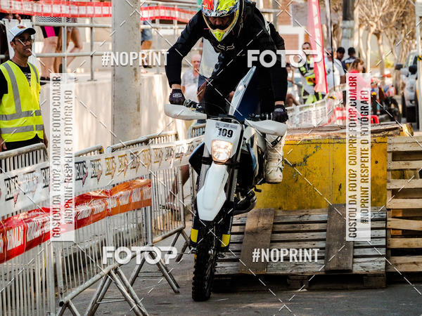 Buy your photos of the eventNight Track 2019 on Fotop
