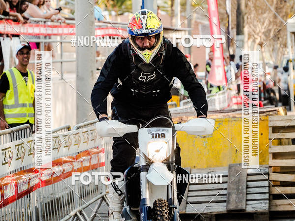 Buy your photos of the eventNight Track 2019 on Fotop