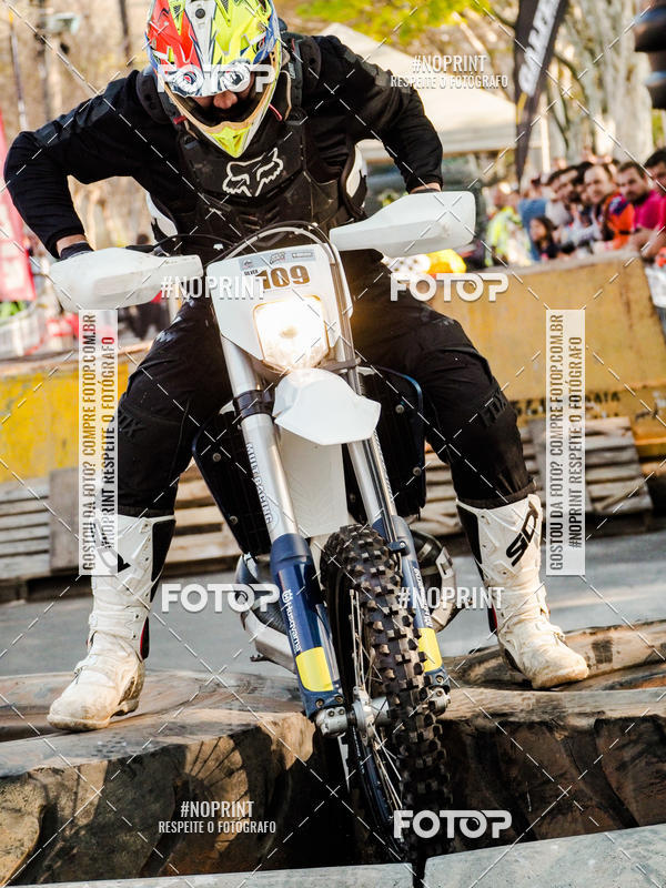 Buy your photos of the eventNight Track 2019 on Fotop