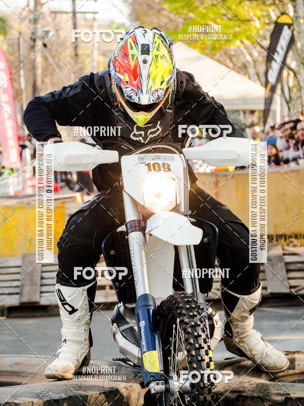 Buy your photos of the eventNight Track 2019 on Fotop