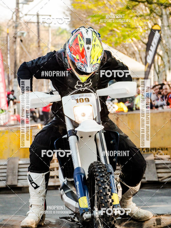 Buy your photos of the eventNight Track 2019 on Fotop