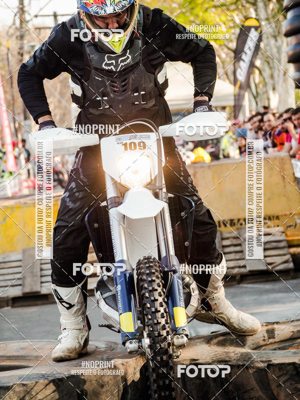 Buy your photos of the eventNight Track 2019 on Fotop