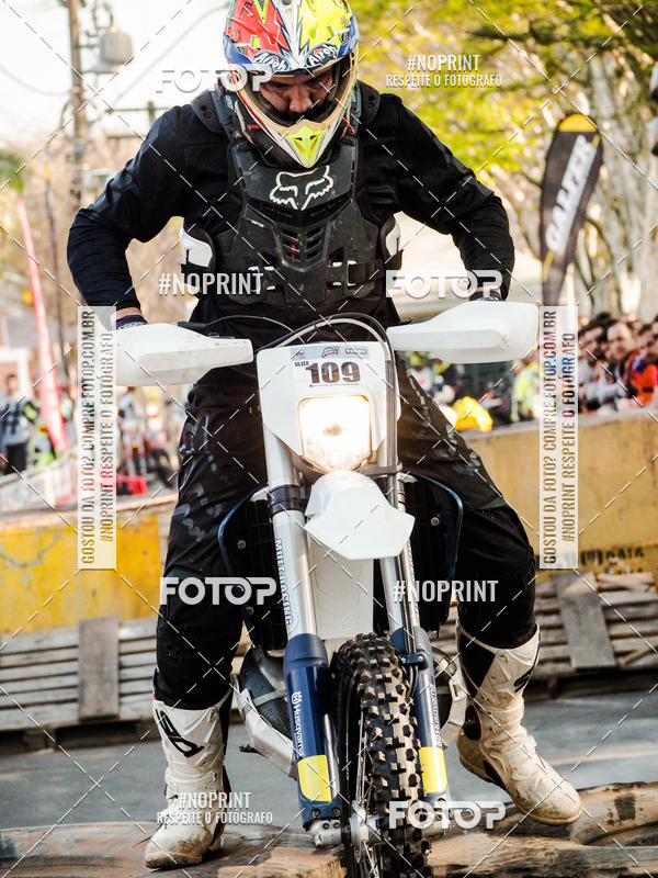 Buy your photos of the eventNight Track 2019 on Fotop