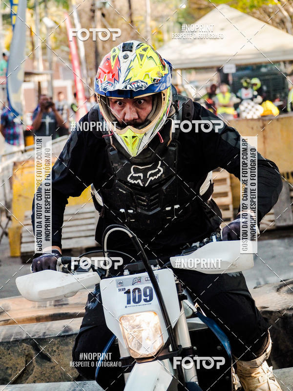 Buy your photos of the eventNight Track 2019 on Fotop