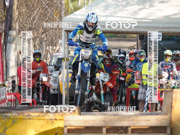 Buy your photos of the eventNight Track 2019 on Fotop