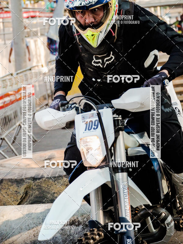 Buy your photos of the eventNight Track 2019 on Fotop