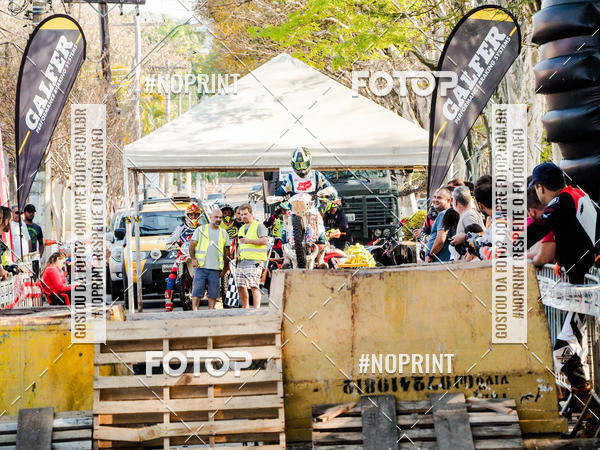 Buy your photos of the eventNight Track 2019 on Fotop