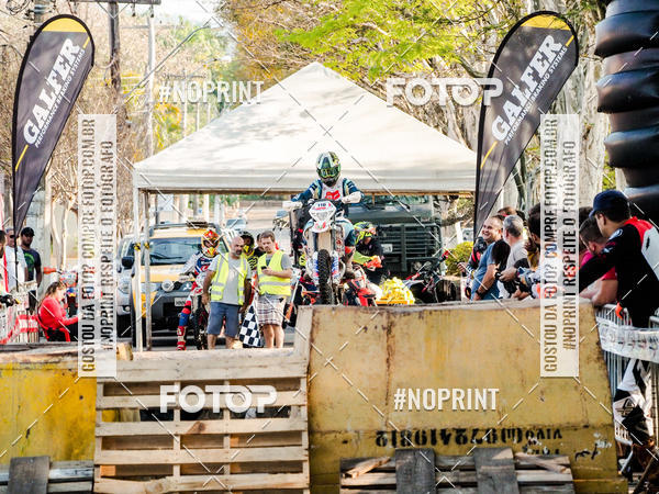 Buy your photos of the eventNight Track 2019 on Fotop