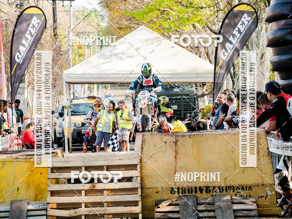 Buy your photos of the eventNight Track 2019 on Fotop