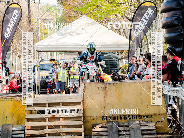 Buy your photos of the eventNight Track 2019 on Fotop