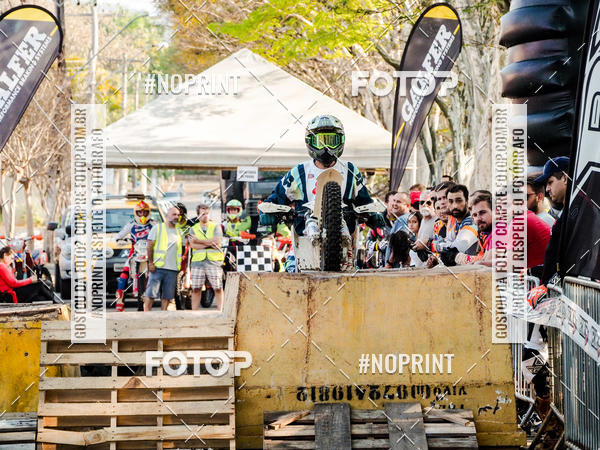 Buy your photos of the eventNight Track 2019 on Fotop