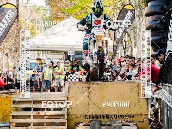 Buy your photos of the eventNight Track 2019 on Fotop