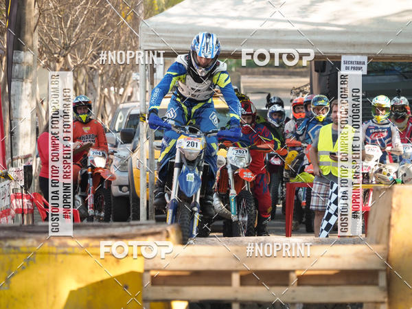 Buy your photos of the eventNight Track 2019 on Fotop