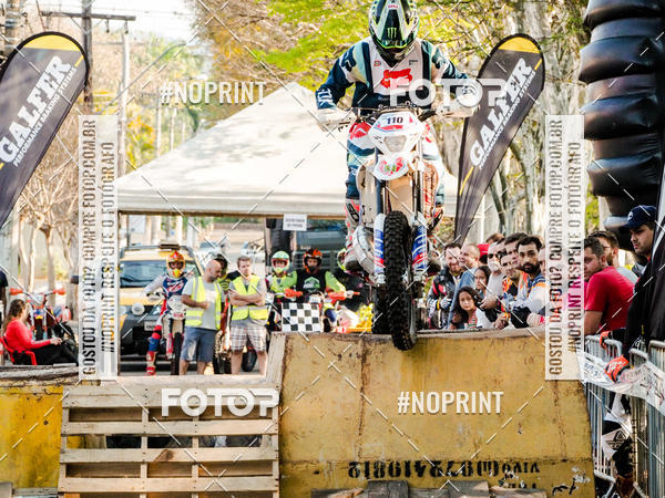 Buy your photos of the eventNight Track 2019 on Fotop