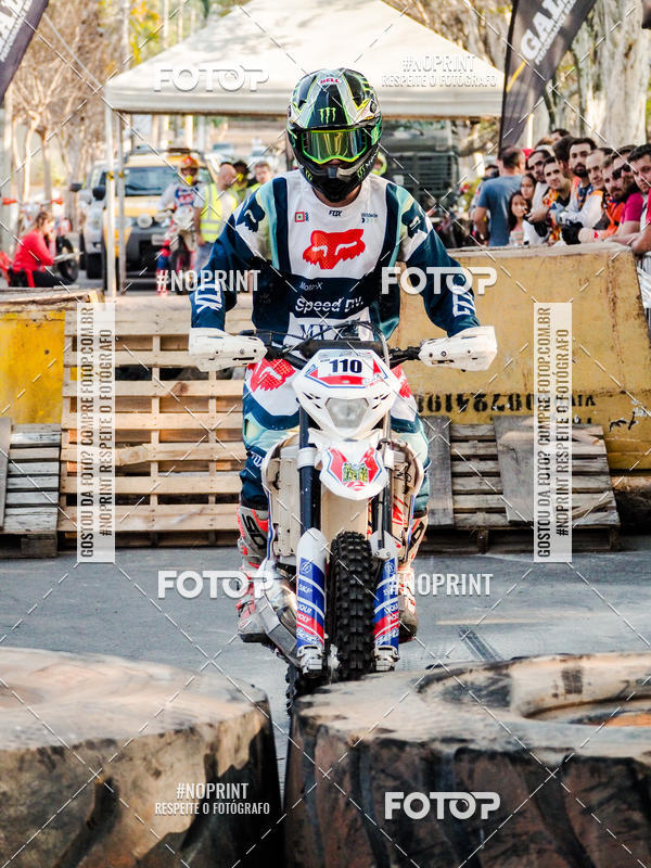 Buy your photos of the eventNight Track 2019 on Fotop