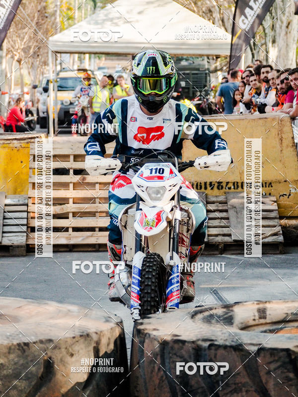 Buy your photos of the eventNight Track 2019 on Fotop