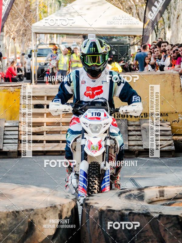 Buy your photos of the eventNight Track 2019 on Fotop