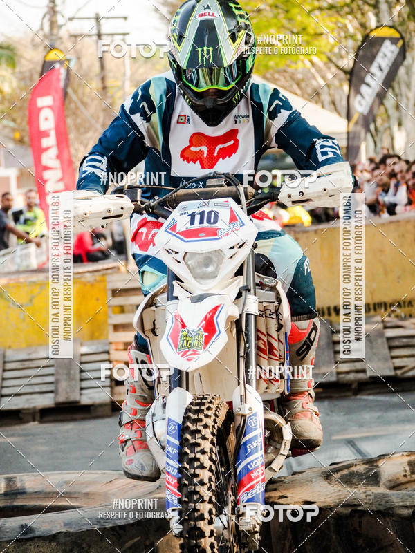 Buy your photos of the eventNight Track 2019 on Fotop