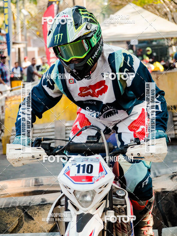 Buy your photos of the eventNight Track 2019 on Fotop