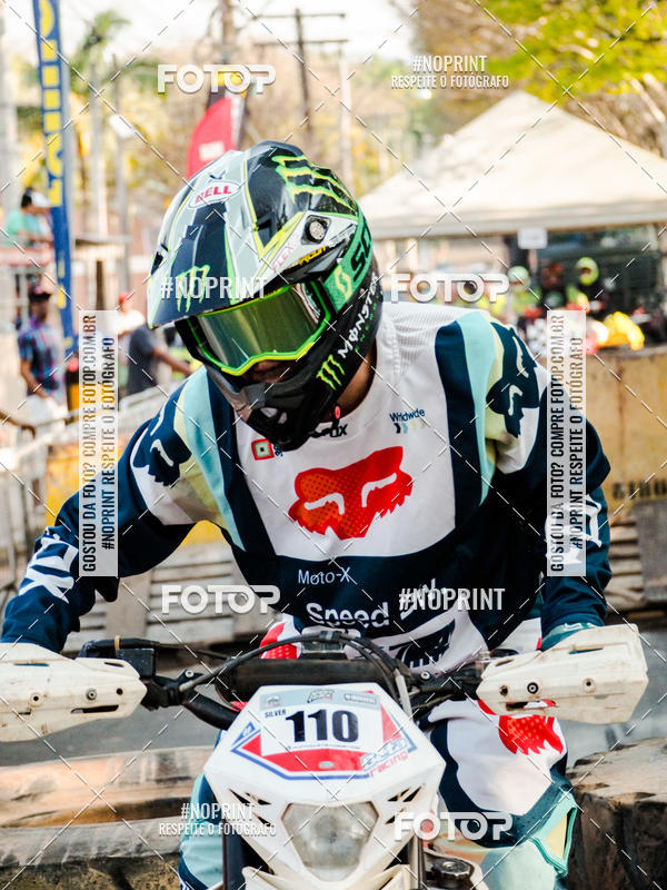 Buy your photos of the eventNight Track 2019 on Fotop