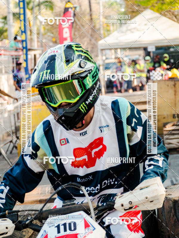 Buy your photos of the eventNight Track 2019 on Fotop