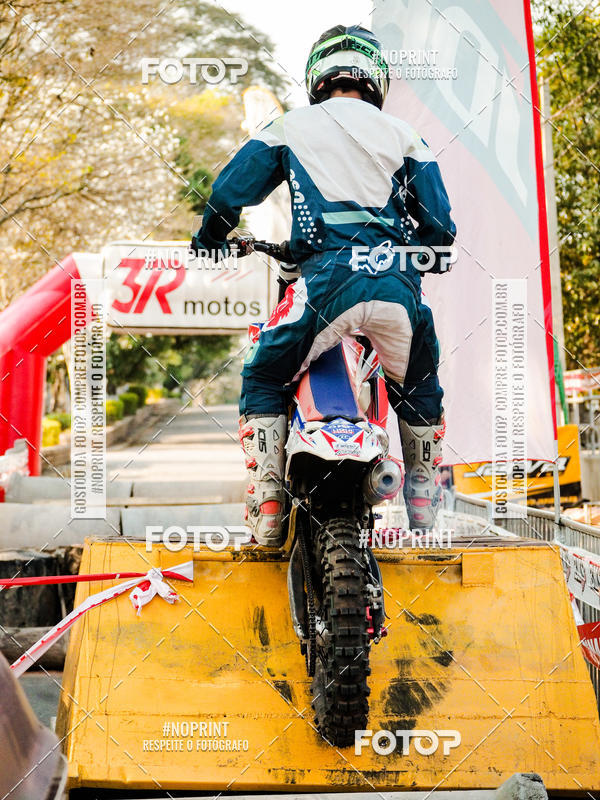 Buy your photos of the eventNight Track 2019 on Fotop