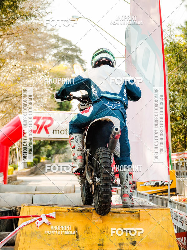 Buy your photos of the eventNight Track 2019 on Fotop