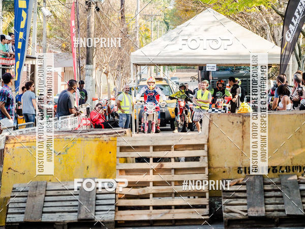 Buy your photos of the eventNight Track 2019 on Fotop