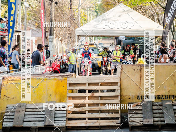 Buy your photos of the eventNight Track 2019 on Fotop